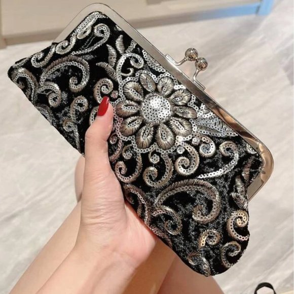 Handbags - Vintage Style Silver Sequin Evening Bag